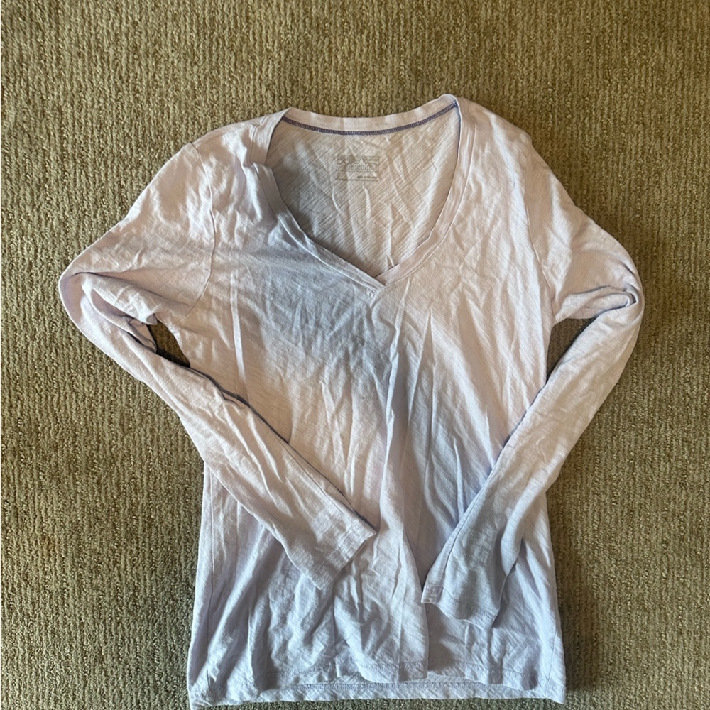 Patagonia lavender light purple long sleeve shirt top